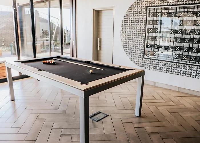 Wex624 - Spacious Modern Studio Apartment-Pool Bar Gym